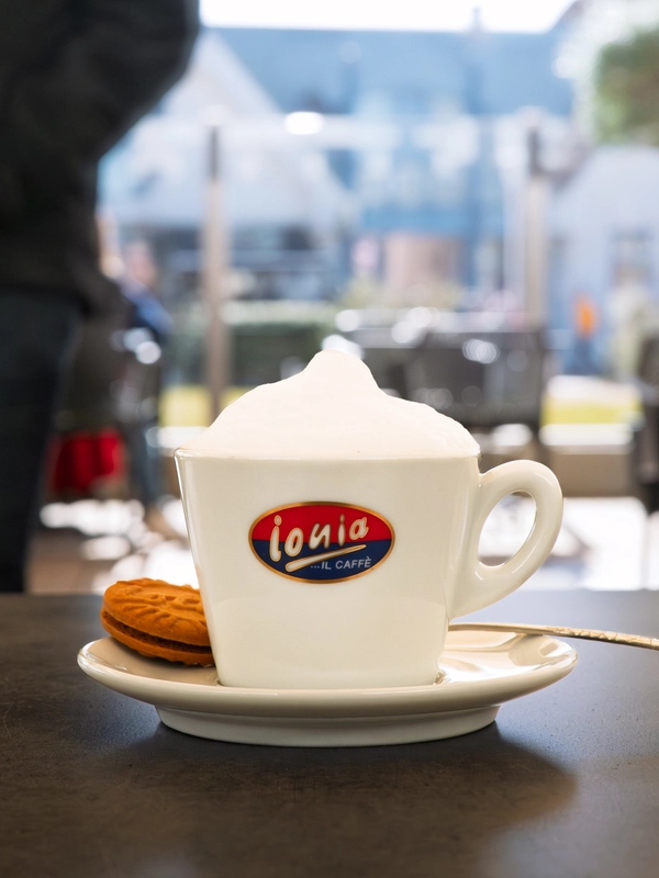 Caffè Espresso mit Tiramisu